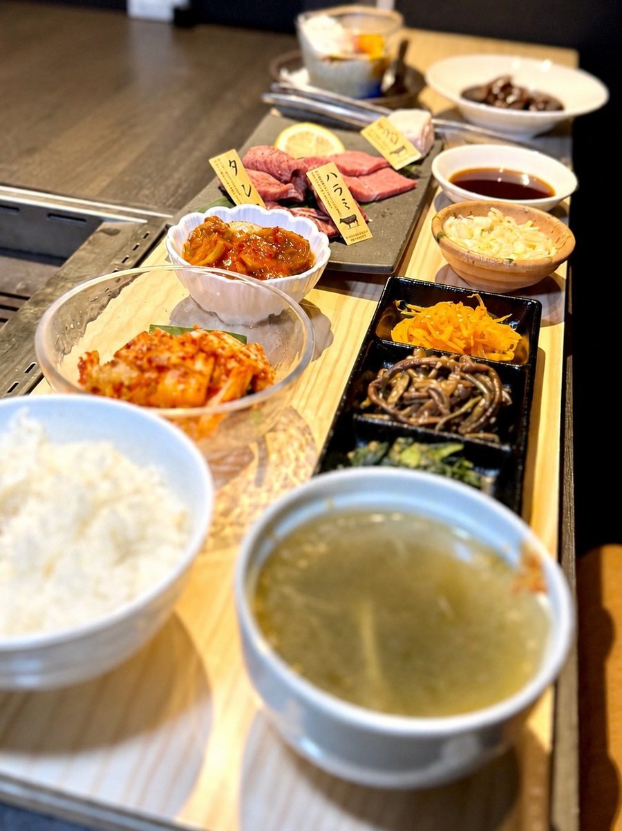 ニクノトリコ六本木の平日ランチ 焼肉ランチ一式